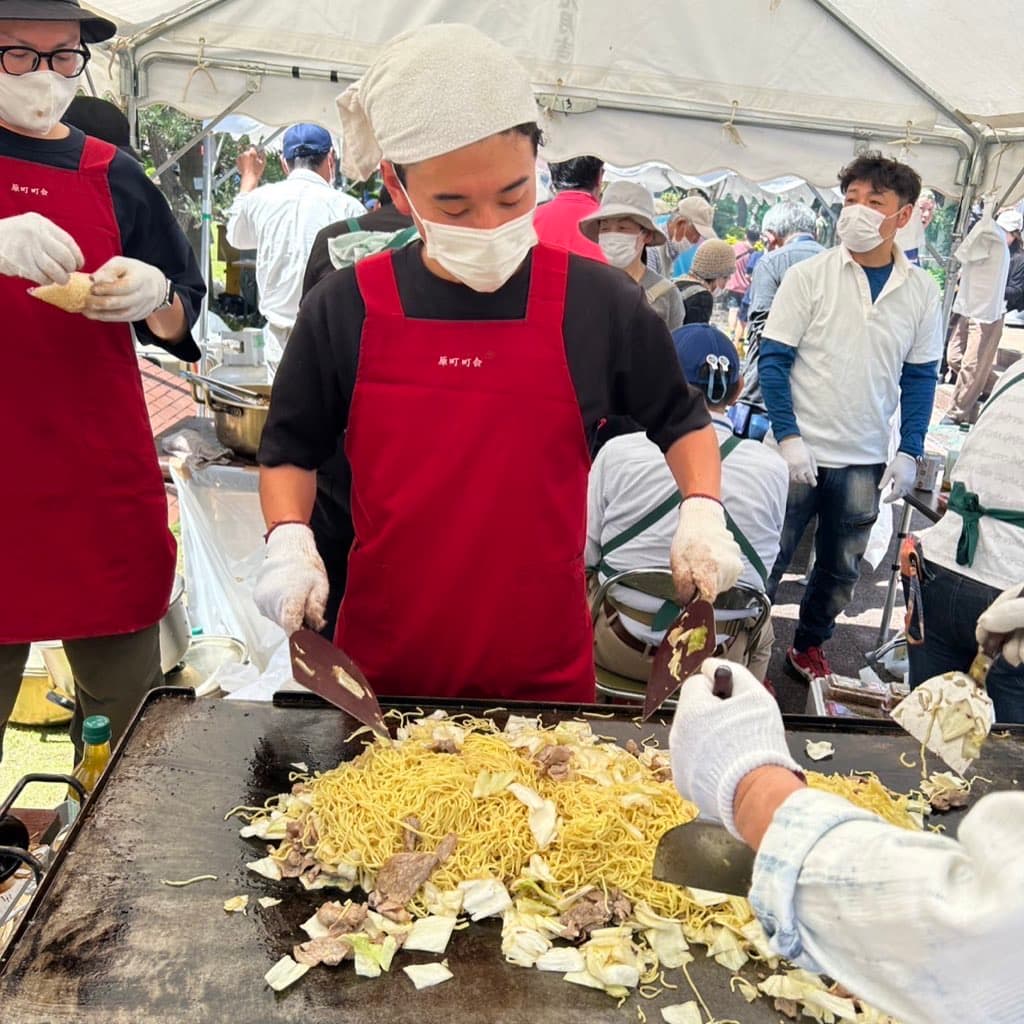 地域の祭りで活動